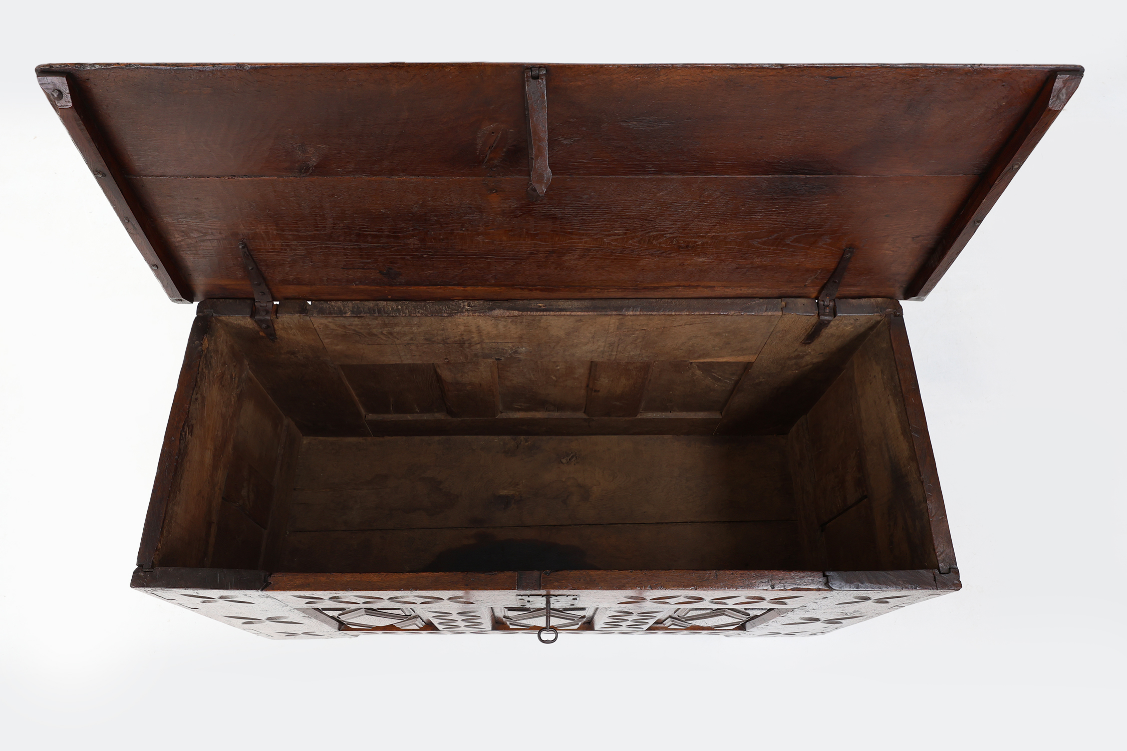 Large hand-carved 16th Century Bridal Chest in oak, Francethumbnail
